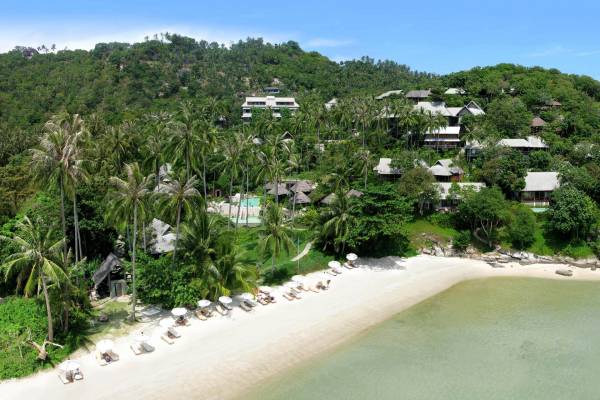 Blick auf das vom Dschungel umgebene Gelände des Kamalaya Wellness Sanctuary & Holistic Spa am Strand von Koh Samui