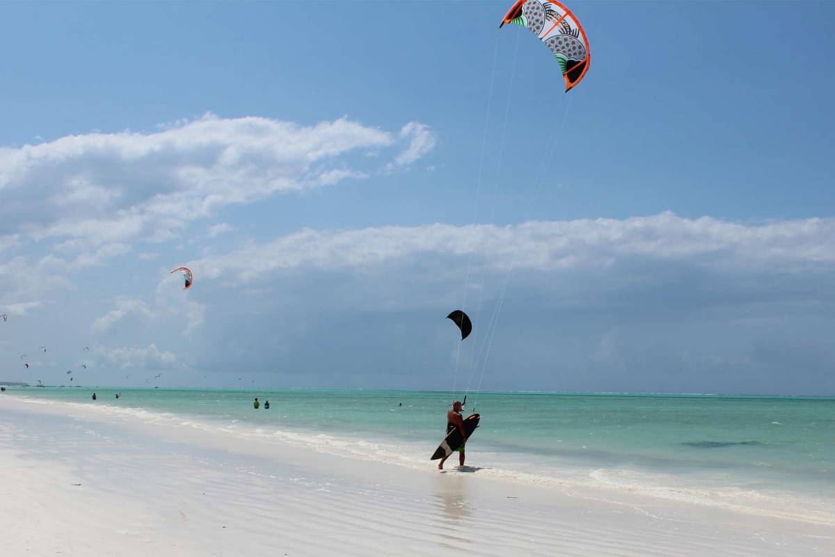 Zanzibar White Sand Kite-Surfen am Strand