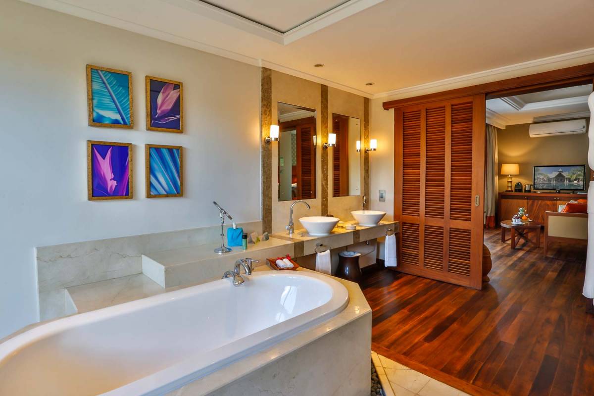 View onto the bath tub and the washbasin with two washing tables in the bathroom of a luxury suite